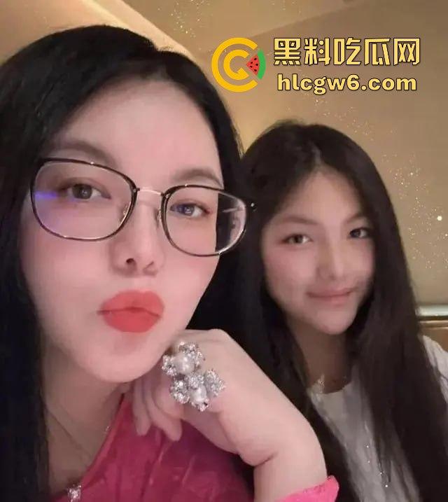 王诗龄英国白莲花闺蜜『Angela』爆炸性丑闻 卖逼崇洋媚外 最新不雅视频流出，给老外毒龙缠身骚浪入骨！-5