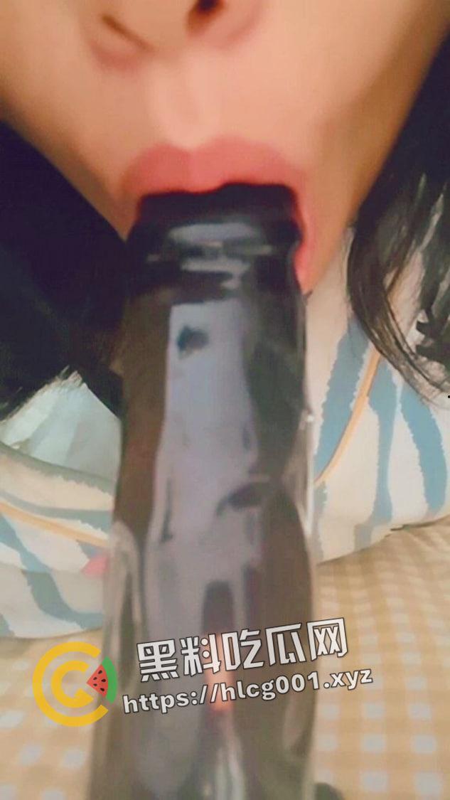 四川成都母狗【杨玉婷】开发日记 从娇嫩小穴到塞得下巨大阳具 把毛刮掉就开干-5