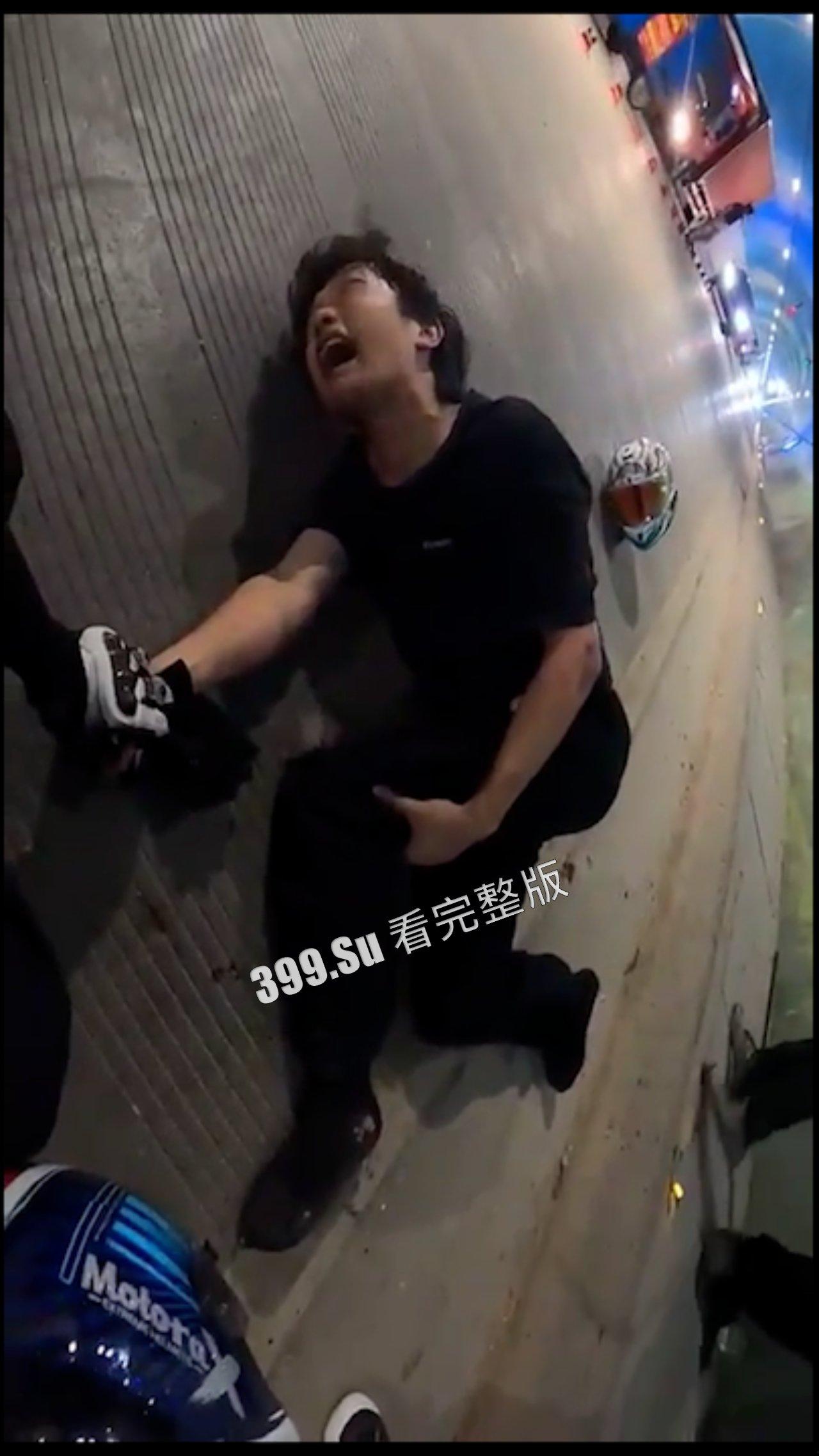 车祸现场  最近骑士们的运气可不太好，摩托车可遭老罪了-1