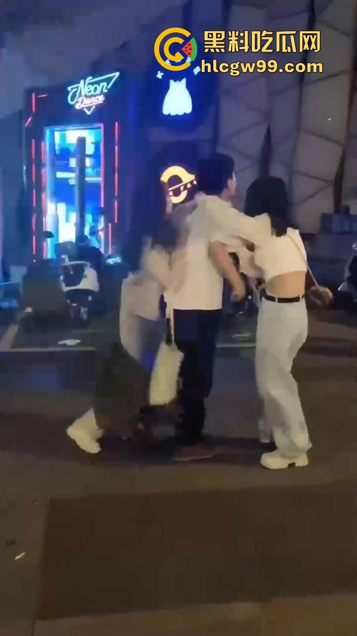 集美饭吃了东西买了酒喝了，最后一句我要跟闺蜜回家？兄弟直接西格玛男人觉醒，这到嘴得鸭子还能飞了？-1