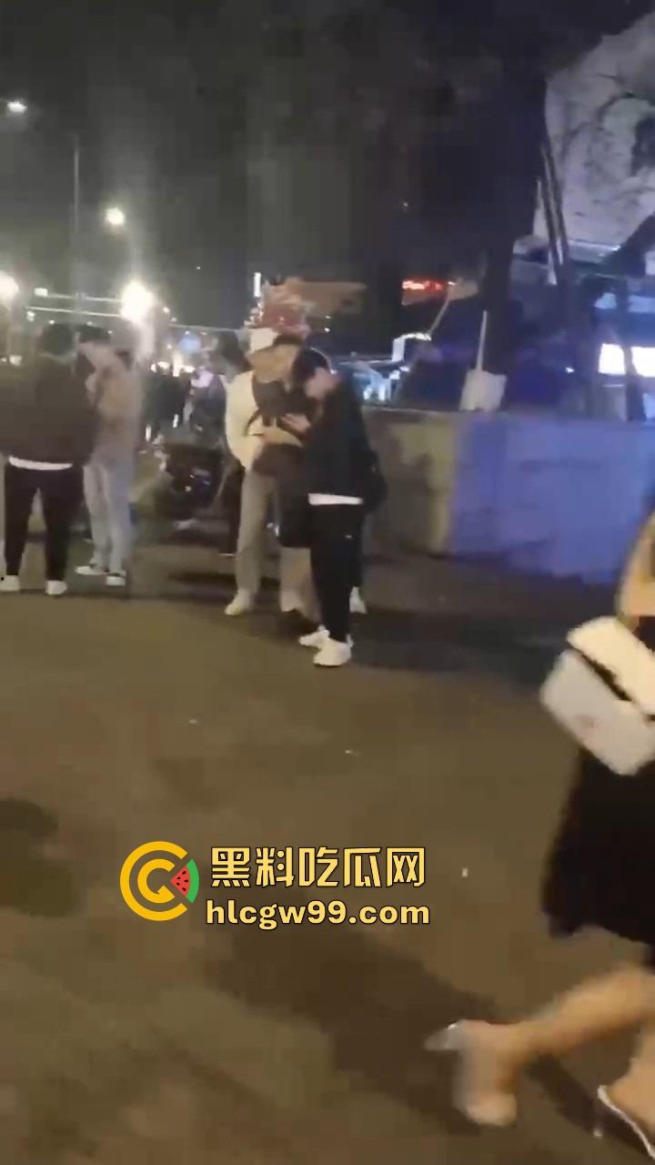 集美饭吃了东西买了酒喝了，最后一句我要跟闺蜜回家？兄弟直接西格玛男人觉醒，这到嘴得鸭子还能飞了？-4