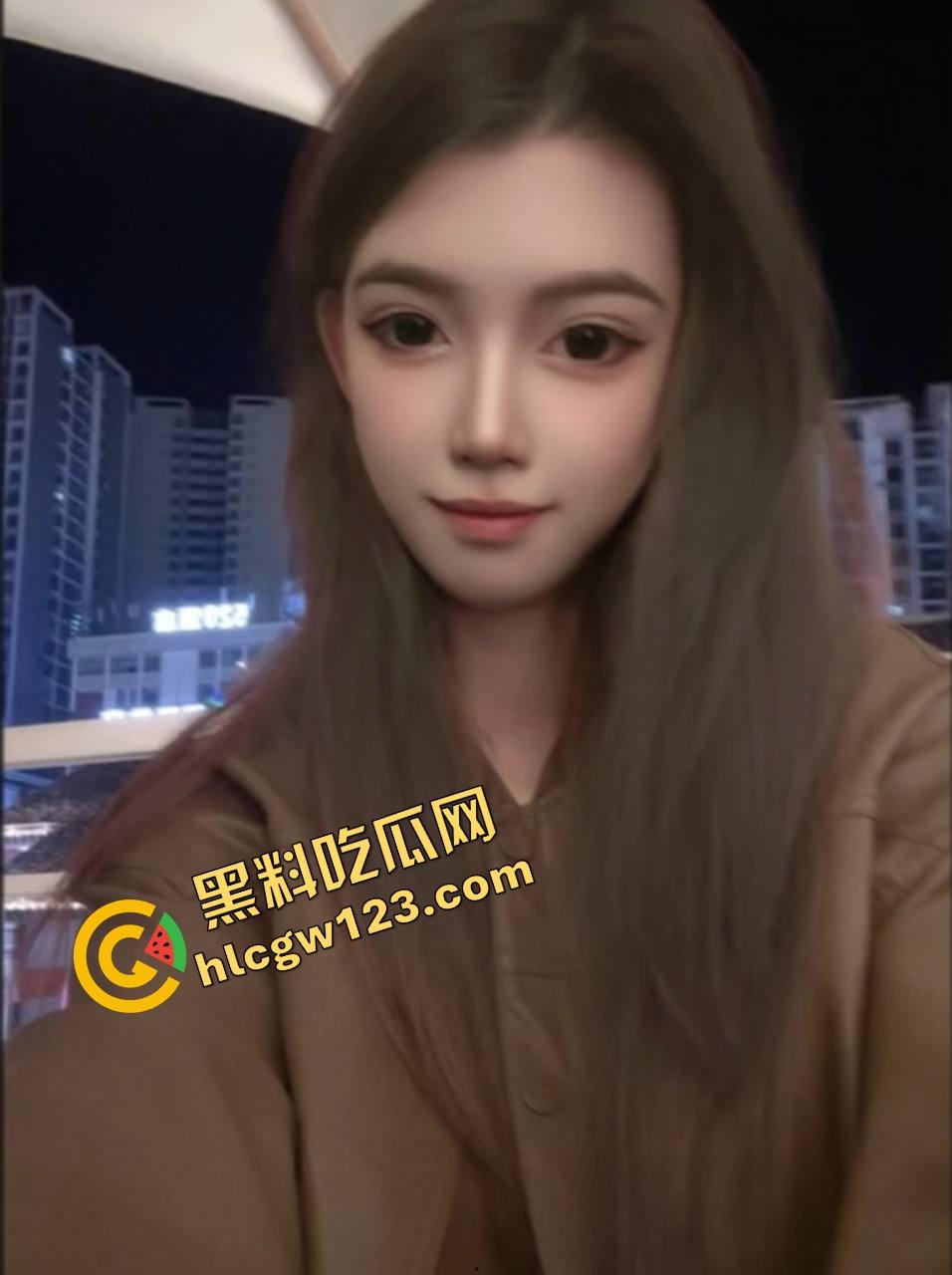 抖音『鹅妈妈』主播连麦，05后男大粉丝背着舍友宿舍厕所里狂撸，边打飞机边喊妈妈你太美啦！-6