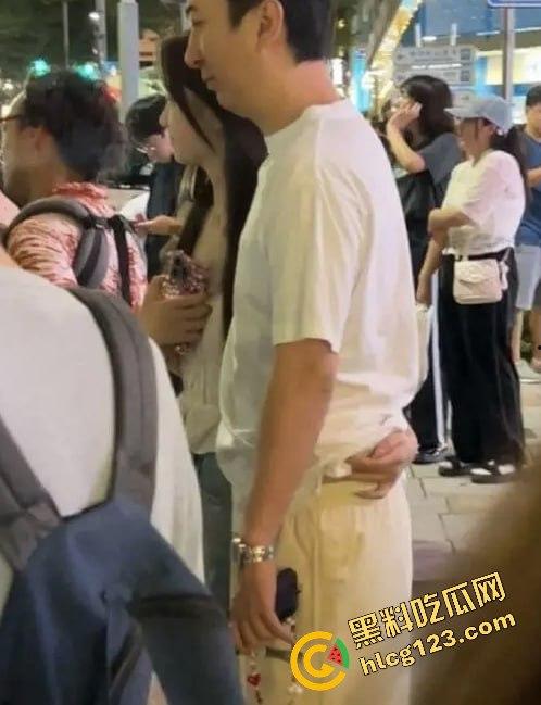 王思聪携女伴现身新加坡豪华酒店，瘦身成功状态佳，赌场玩老虎机乐翻天！-11