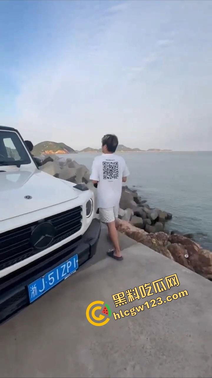 台州大G上演露逼艺术展，嫩模全裸捂奶撅逼，一群摄影湿围着喊再张开点，露奶捂逼拍到屁眼都见光！-2