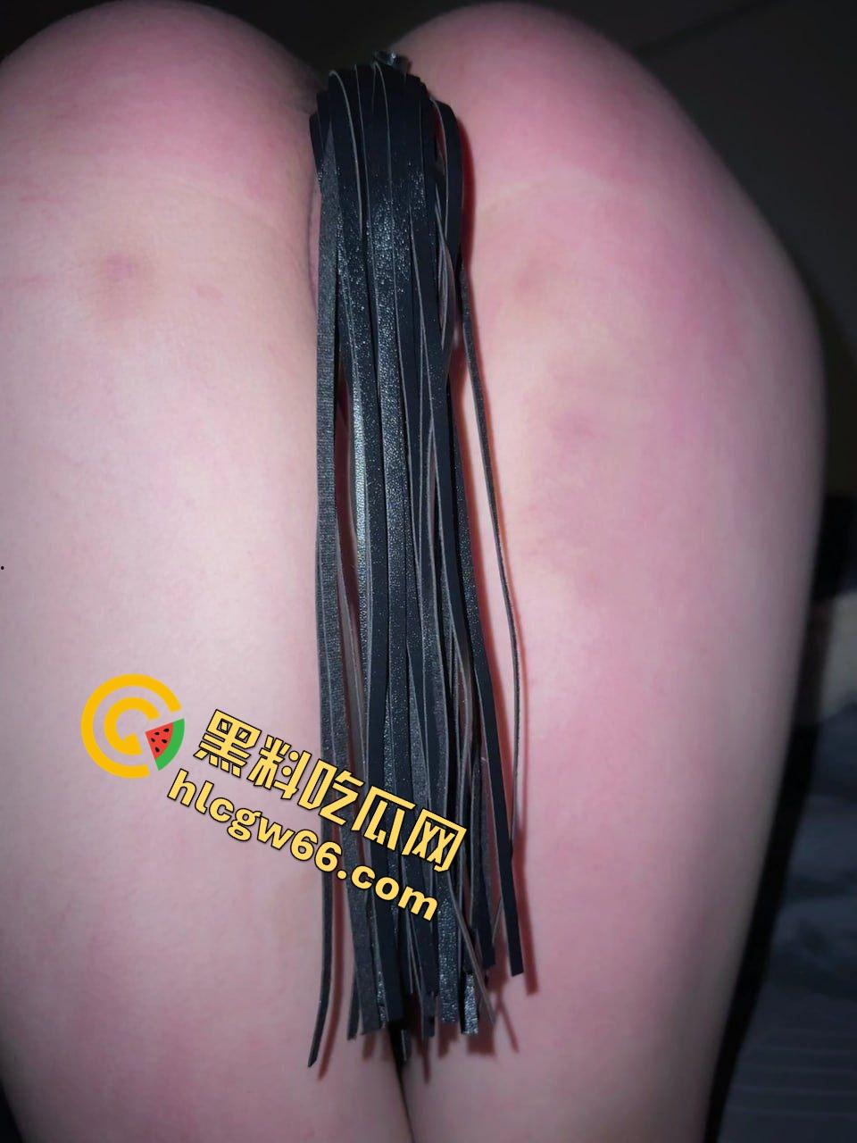 渭南校花『林缪缪』一条狗的自我修养，给金主舔鸡巴舔到呕，被捅完还说谢谢主人的精液！-12