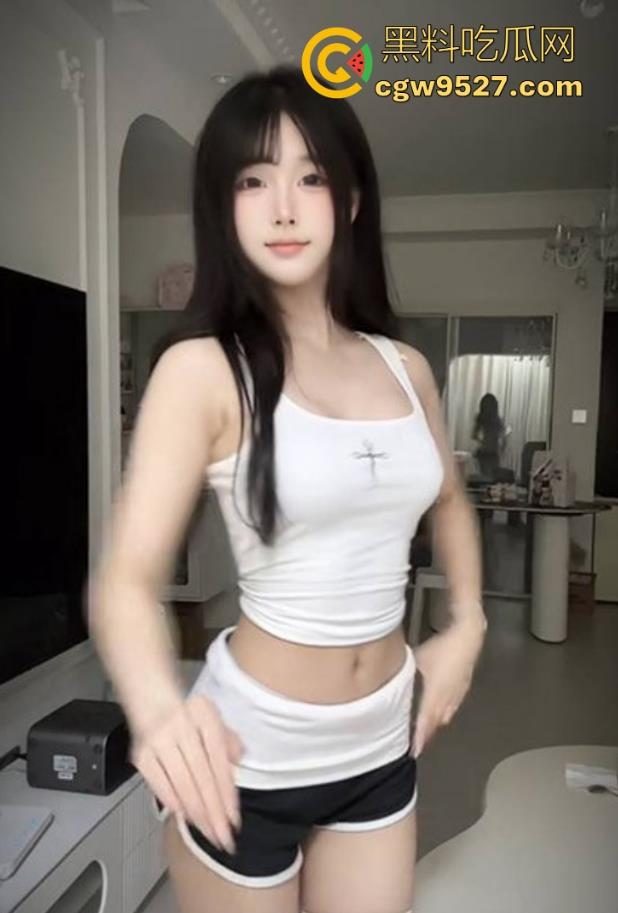 快手可爱网红【小曦】福利私拍曝光，清纯反差骚逼，揉胸扣逼淫荡无比，完美女神被调教成淫骚小母狗！-3