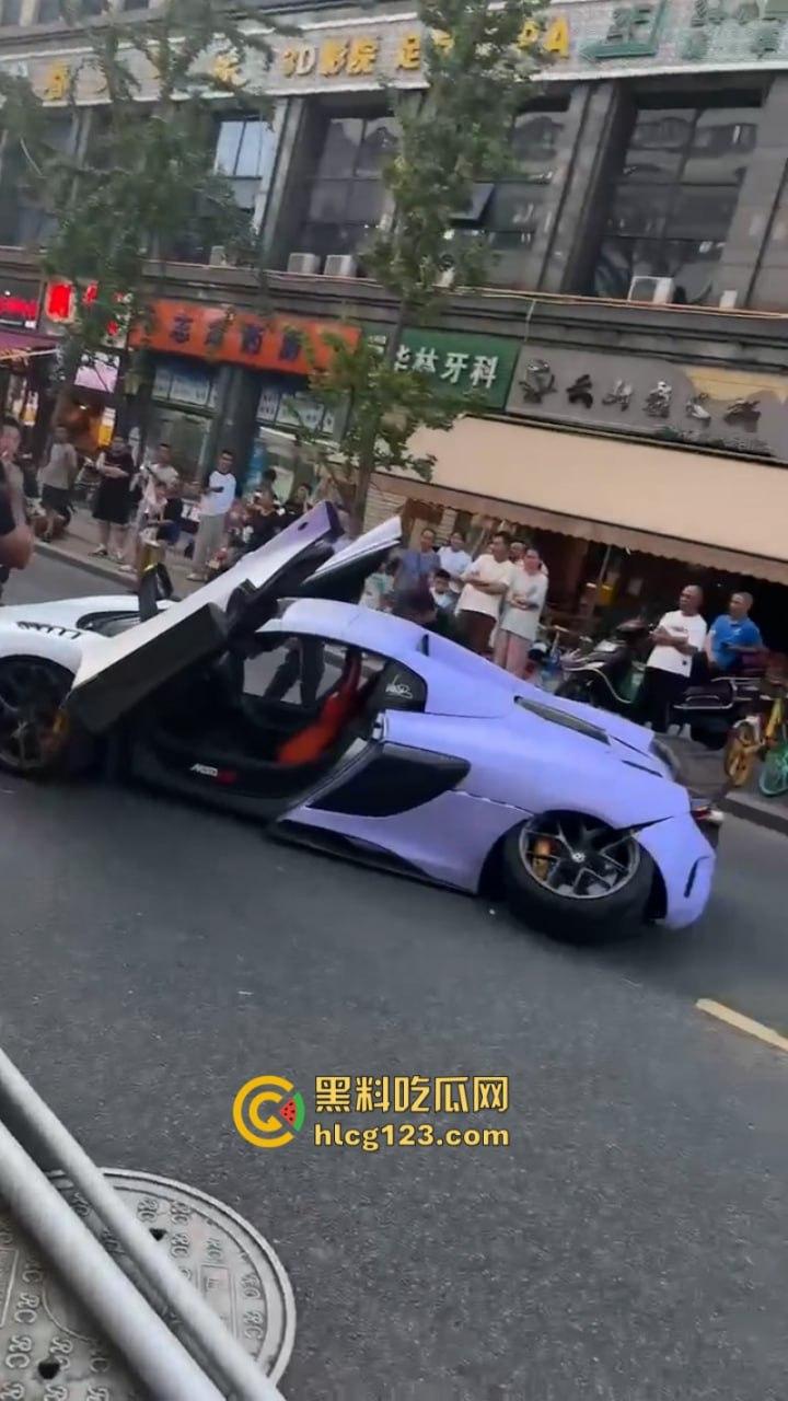 成都百万级神车被干废 租车装杯 妹子还没接到 先负债百万 现场视频看得肝疼-6