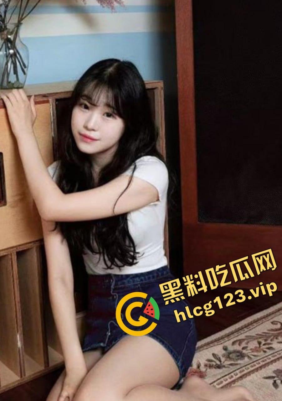 韩国甜美美女【朴泰恩】与教练3P激情流出!清纯外表下的骚气爆发,酒店疯狂摇摆淫叫不断!-1