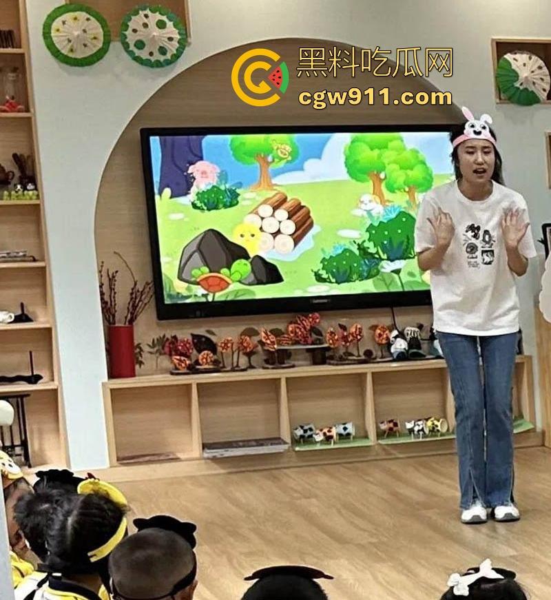 湖北师范大学毕业的极品幼师【彭恋雅】位证上她笑靥如花，私下却被猛插到痉挛，手足榨精站立打桩爆操！-3