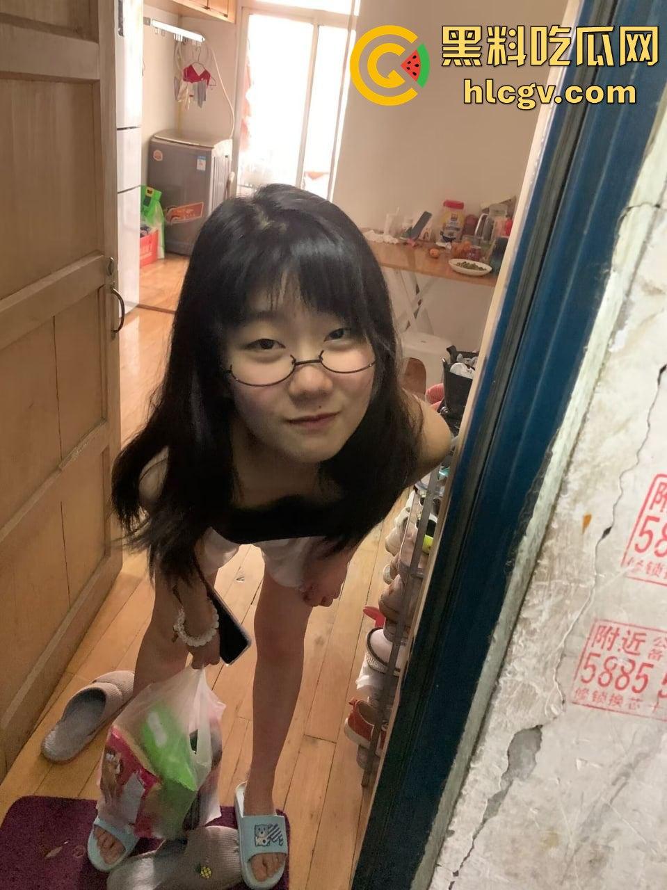 太原理工学院高材生【李雪】大翻车！清纯学霸竟成眼镜母狗，乖乖听话成男友泄欲工具！-4