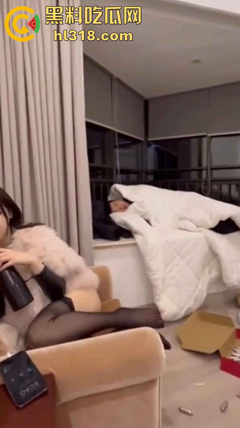 抖音54万粉丝网红【DJMILK】，极品身材颜值女神，结果却是富人母狗，潜规则淫乱自拍视频流出！-6