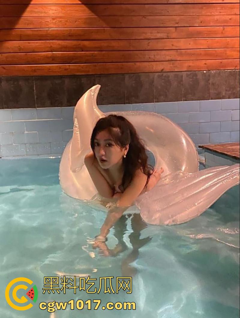 辽宁艺术学院极品班花【张思钰】，被土豪包养成金丝雀，无情输出阴道都撑破了，穿诱人黑丝，被大叔疯狂抽插！-3