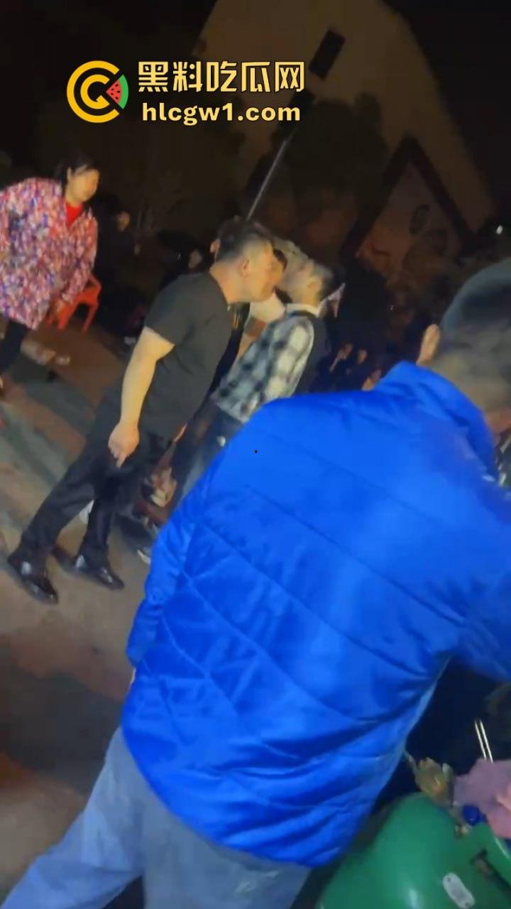 湖南含浦石锅鱼杀人起底 暴躁老板惹怒骑手招来杀身之祸 杀人全过程曝光-8