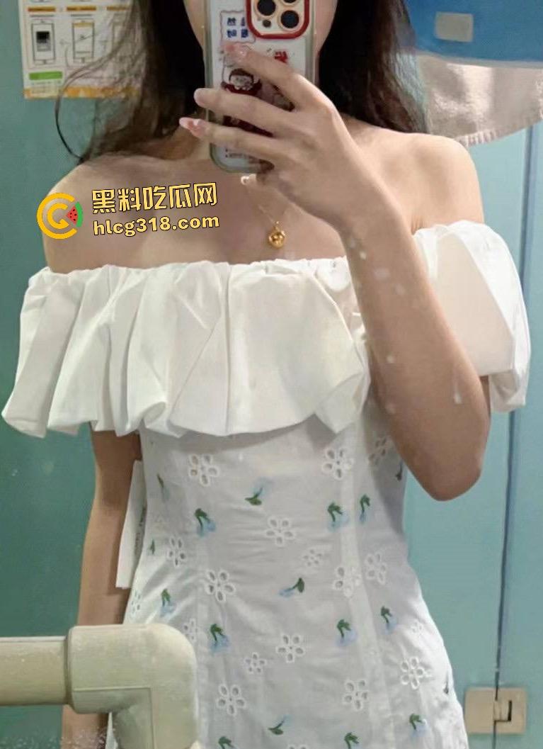 清纯女大【王利华】极度反差拜金,课余时间经常约炮金主找3P,车震毒龙把车子搞到异响!-2