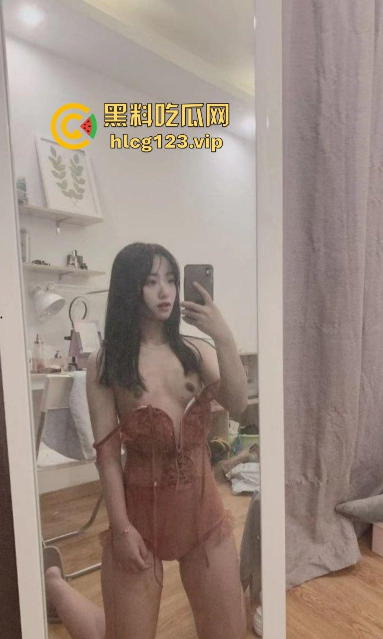 盐城师范大学校花高晓海露脸泄密！斯文眼镜男征服女神，镜前口交激情全记录！-11