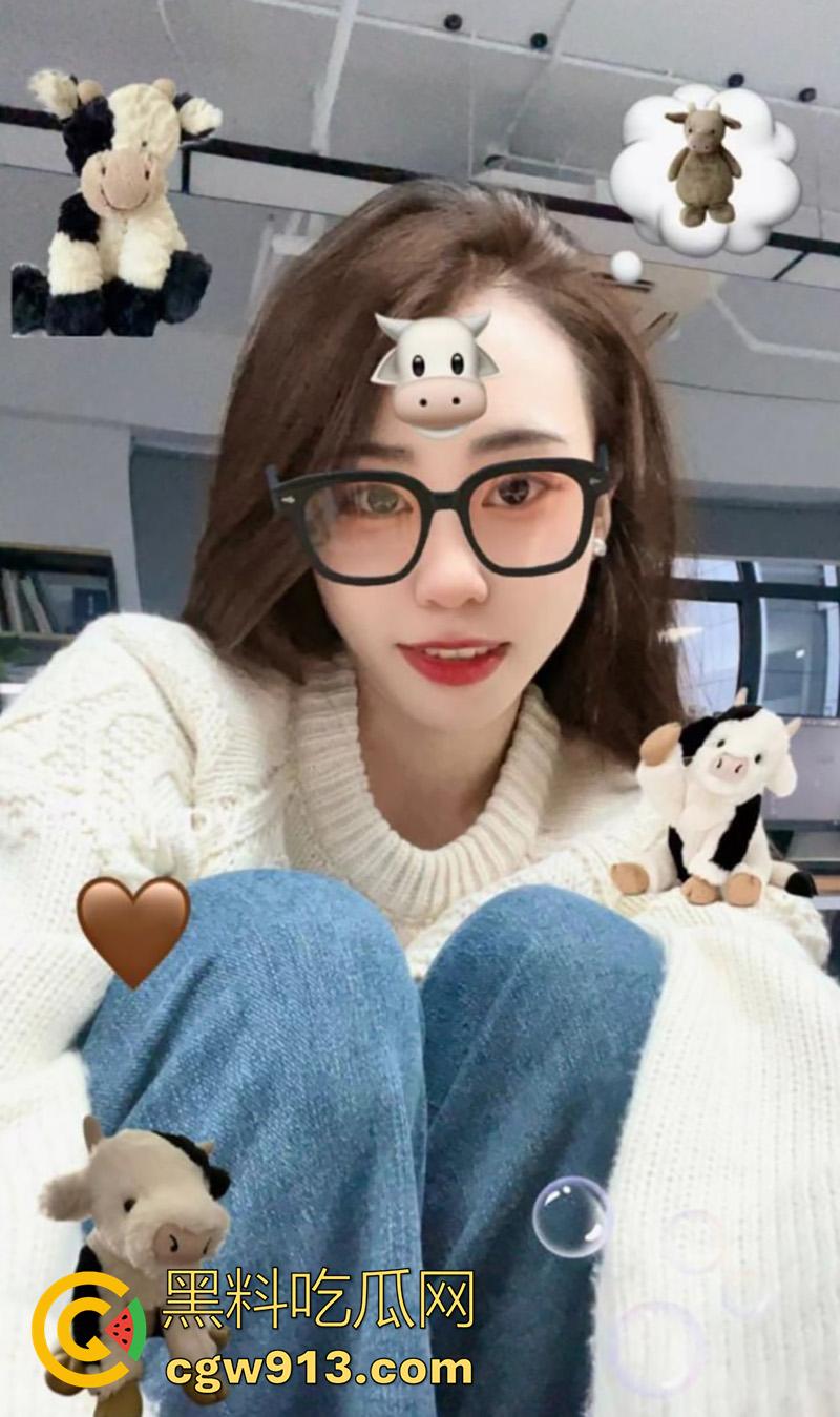 杭州师范气质尤物【陈绍熙】,遭前男友泄密不雅视频,白天女神晚上淫娃,那一脸的享受高潮感简直没谁了!-3