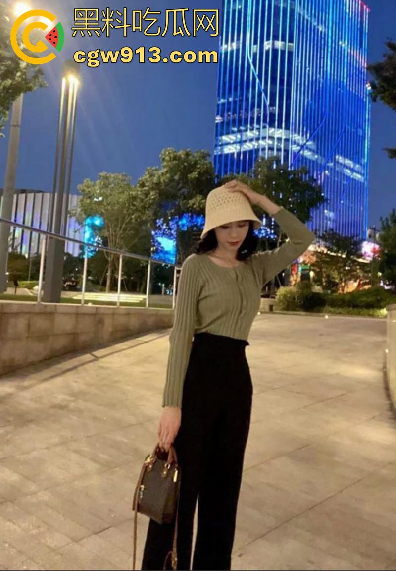 杭州师范气质尤物【陈绍熙】,遭前男友泄密不雅视频,白天女神晚上淫娃,那一脸的享受高潮感简直没谁了!-5