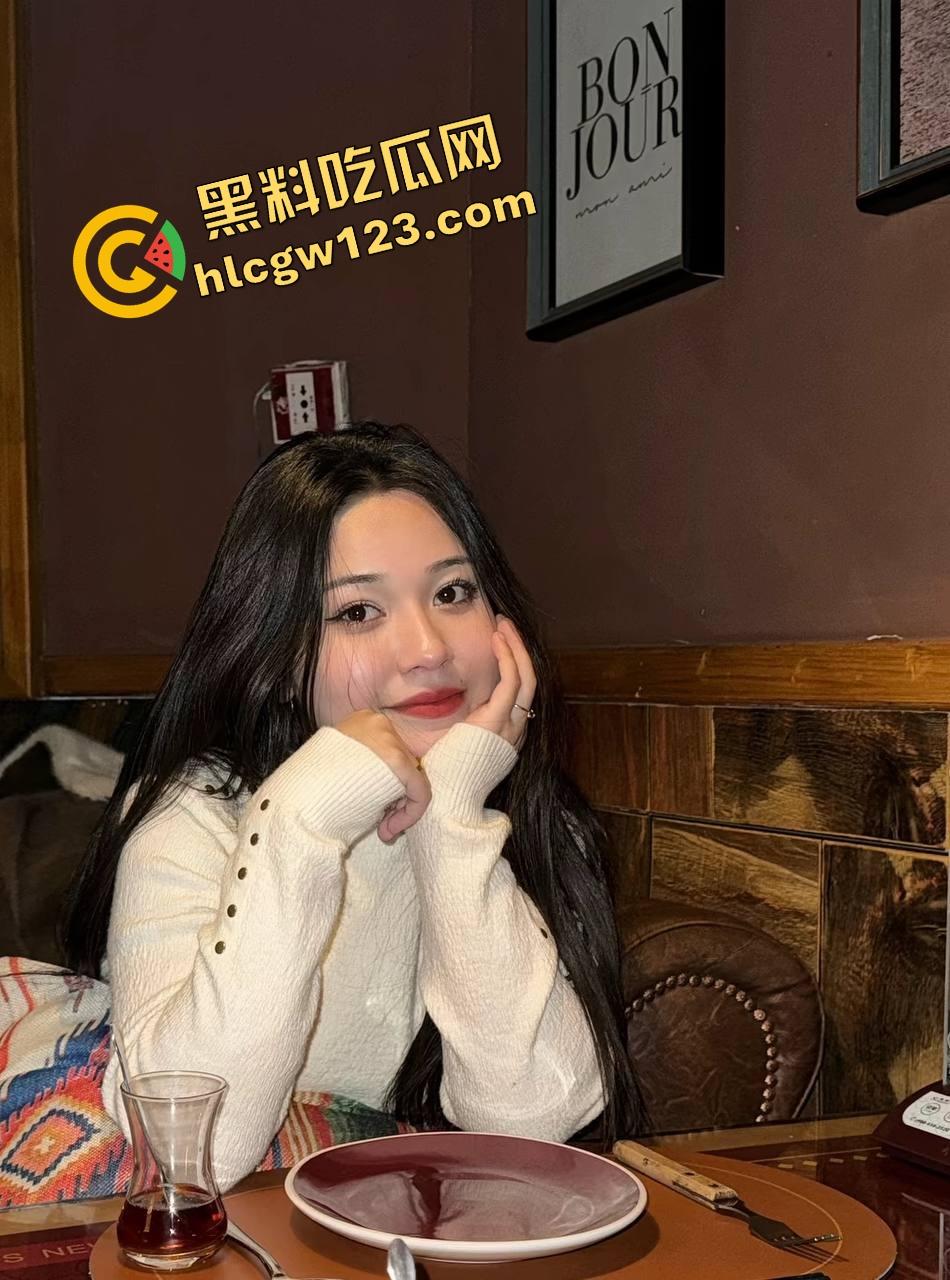 北京绿帽夫妻人妻全程被猛操还狂喊老公对不起我被人干了，浪到跪着夹屌求中出，逼根本停不下来！-4