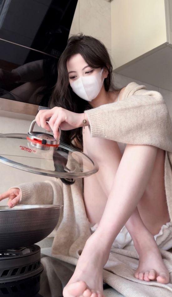 千呼万唤始出来，抖音“刘二萌”微密圈-7