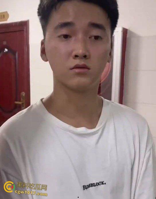 贵州民族大学偷拍男， ​潜入女生宿舍进行偷拍给人家逮住，被发到表白墙上面曝光，这下洗也许不干净了 ！-9