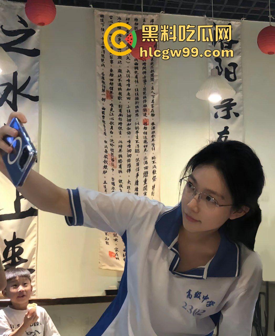 瓦房店高级中学反差小母狗【晨佳】青春年华爱上美味大鸡巴，淫荡吸蛋舔屌口爆内射！独家曝光！-4