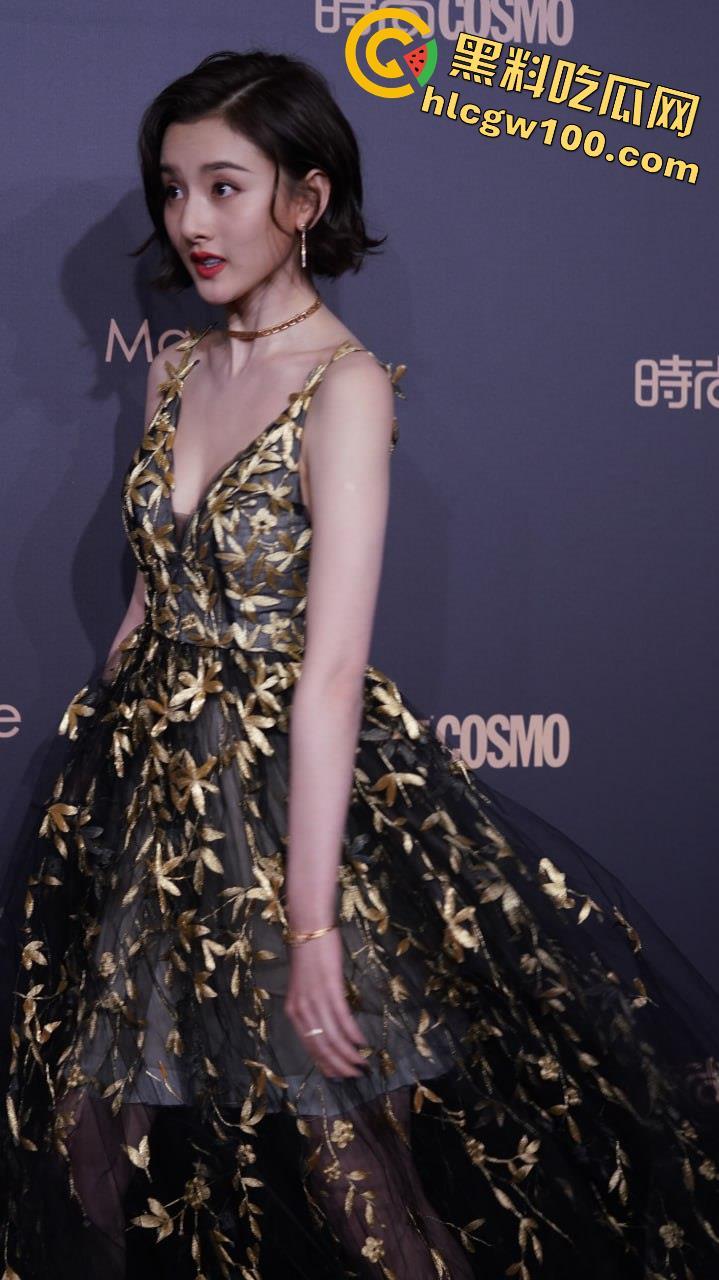 洋麻雀放出大量与【宋祖儿】的照片,说有过很多美好的回忆,以前就听说在国外玩的花-7