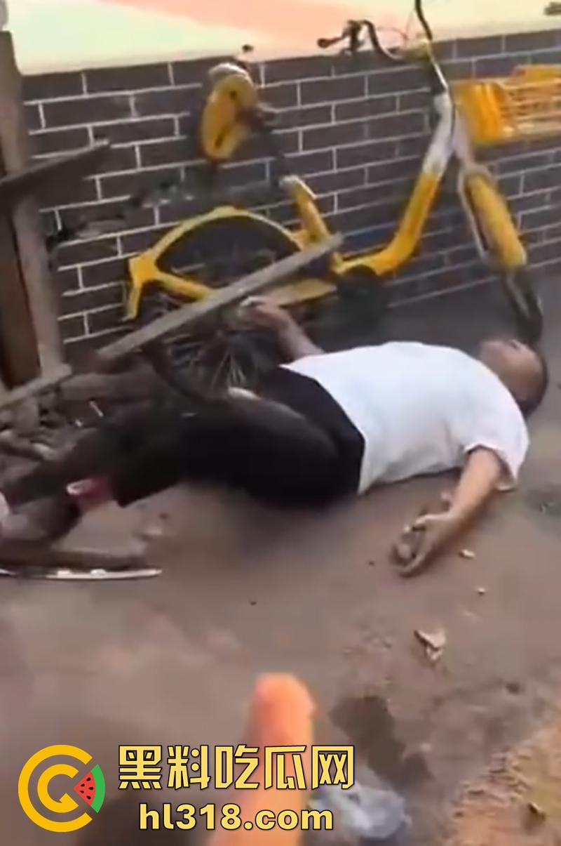 还敢装逼00后直接整治你，沈阳00后开车遭39岁男子辱骂，气不过直接开车撞，目前已被刑拘！-7