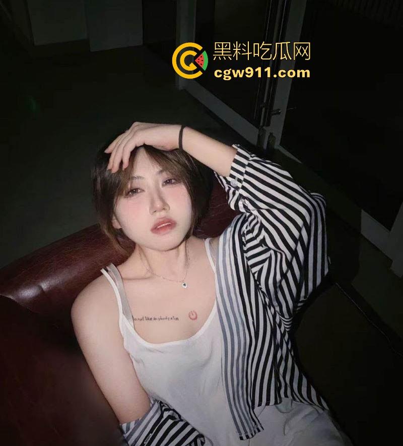 杭州max酒吧营销小妹露脸性爱视频流出，极品大长腿高跟情趣装搔首弄姿，口交骑乘后入爆操内射！-5