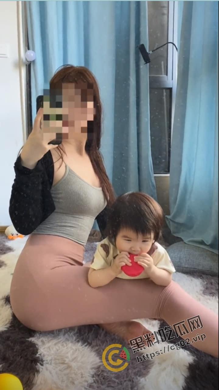 抖音 #甜子🐰哟  甜美骚妈 超大尺度定制私拍流出  完美身材一览无余  曹阿瞒狂喜 ！孟德啊 速去她抖音区评论吧-3