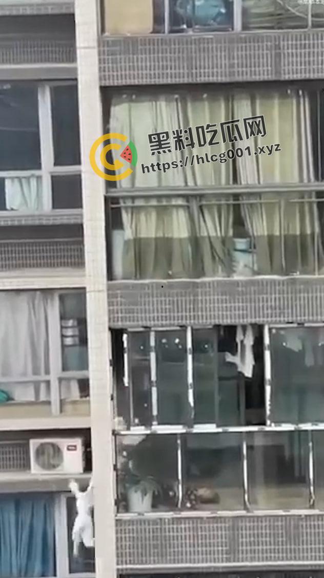 重庆巴南丽都锦城女子和婆婆吵架遂把亲生孩子丢下高楼 这当妈的真狠 现场视频流出 这下活不成了-1