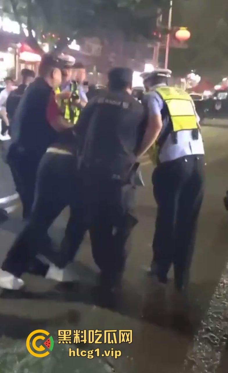 酒精惹的祸!汝州一男子连撞11辆车 这哥们如果对方家属不谅解 出来得2050年-4