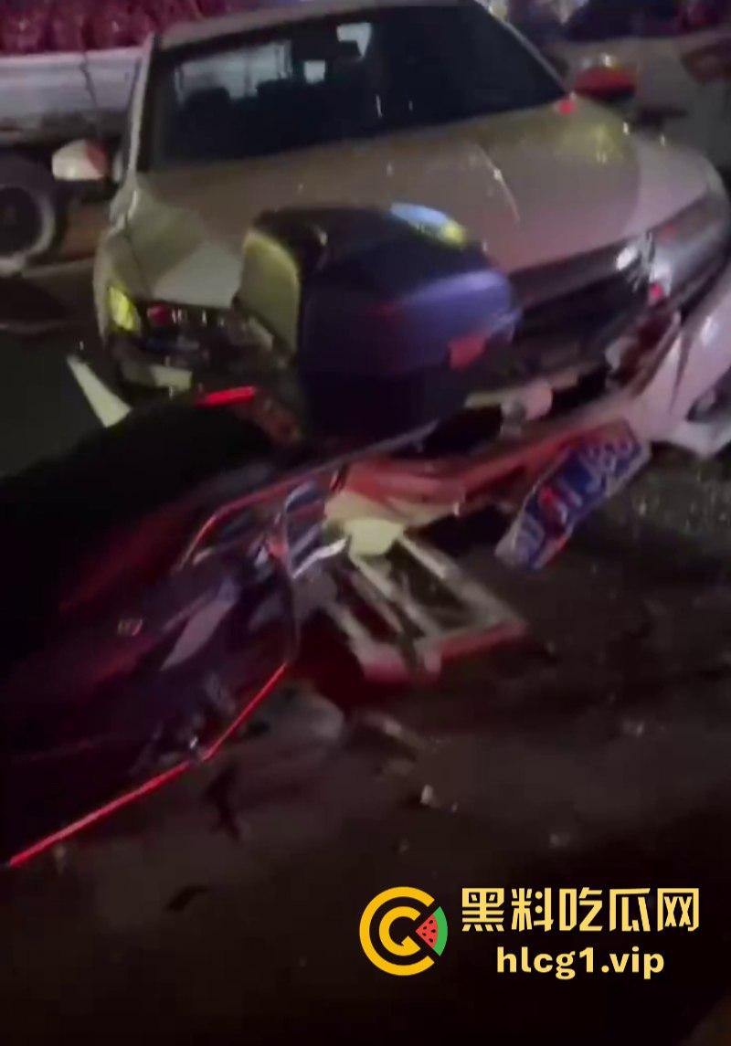 酒精惹的祸!汝州一男子连撞11辆车 这哥们如果对方家属不谅解 出来得2050年-7