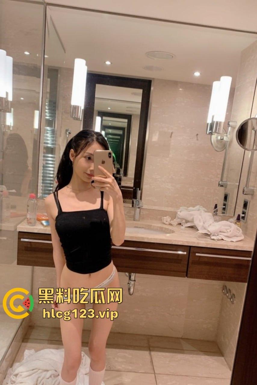 留学期间玩嫩妹Alyssaje，脸穴同框自慰！馒头小骚穴水多润滑，回国后再无此等骚逼！-41