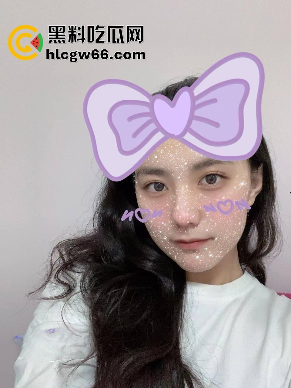 成都女大学生【林青赟】转校上海读书，每天和对象裸视频，让对象受不了打飞机射屏！-1