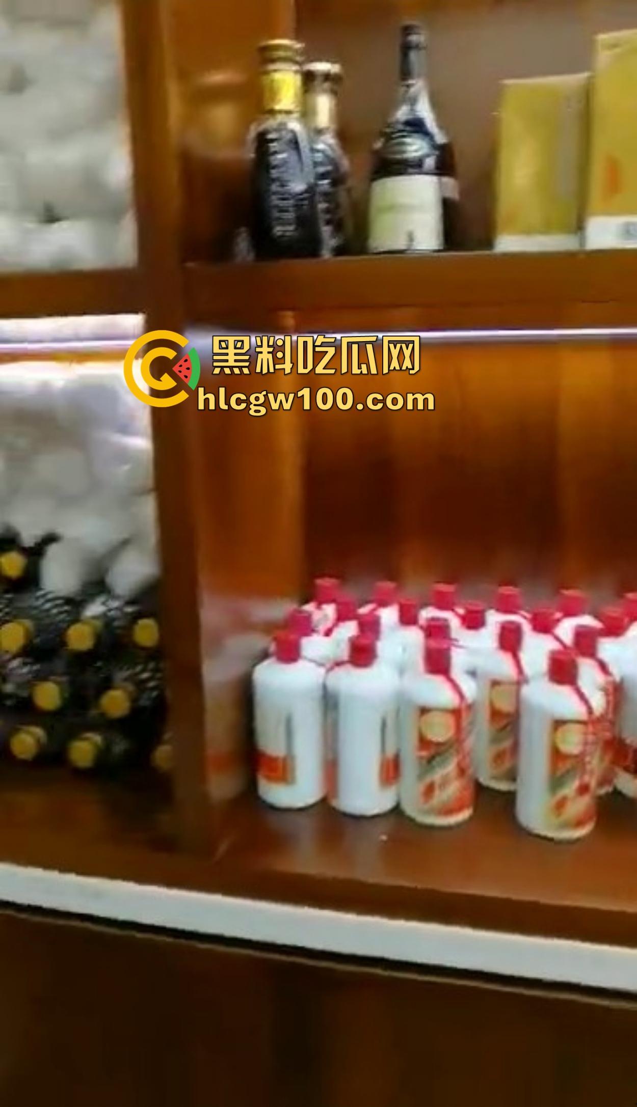 海南政协常委『张泰超』五妻生活奢华曝光，26岁小老婆豪宅震撼人心 一面墙的茅台20万马桶 大老婆还能怎么壕？-13