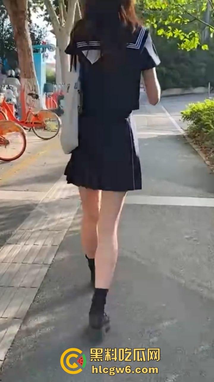 推特白虎女神【梨梨小辣椒】水晶棒暴肏无毛嫩穴 独居自操淫骚入骨  大尺度福利视频流出-1