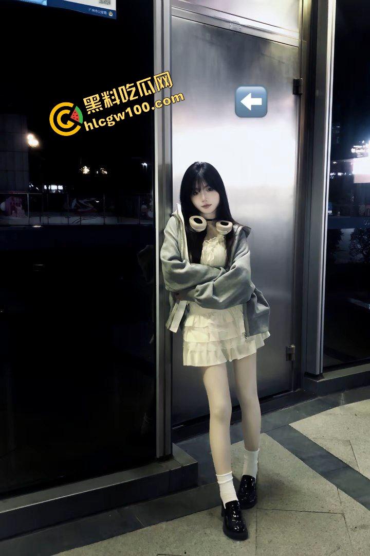 广东佛山大学长腿尤物反差骚鸡【陈艺茜】舞蹈生约操土豪，渔网足交口爱黑丝后怼嫩穴！原创独家流出！-3