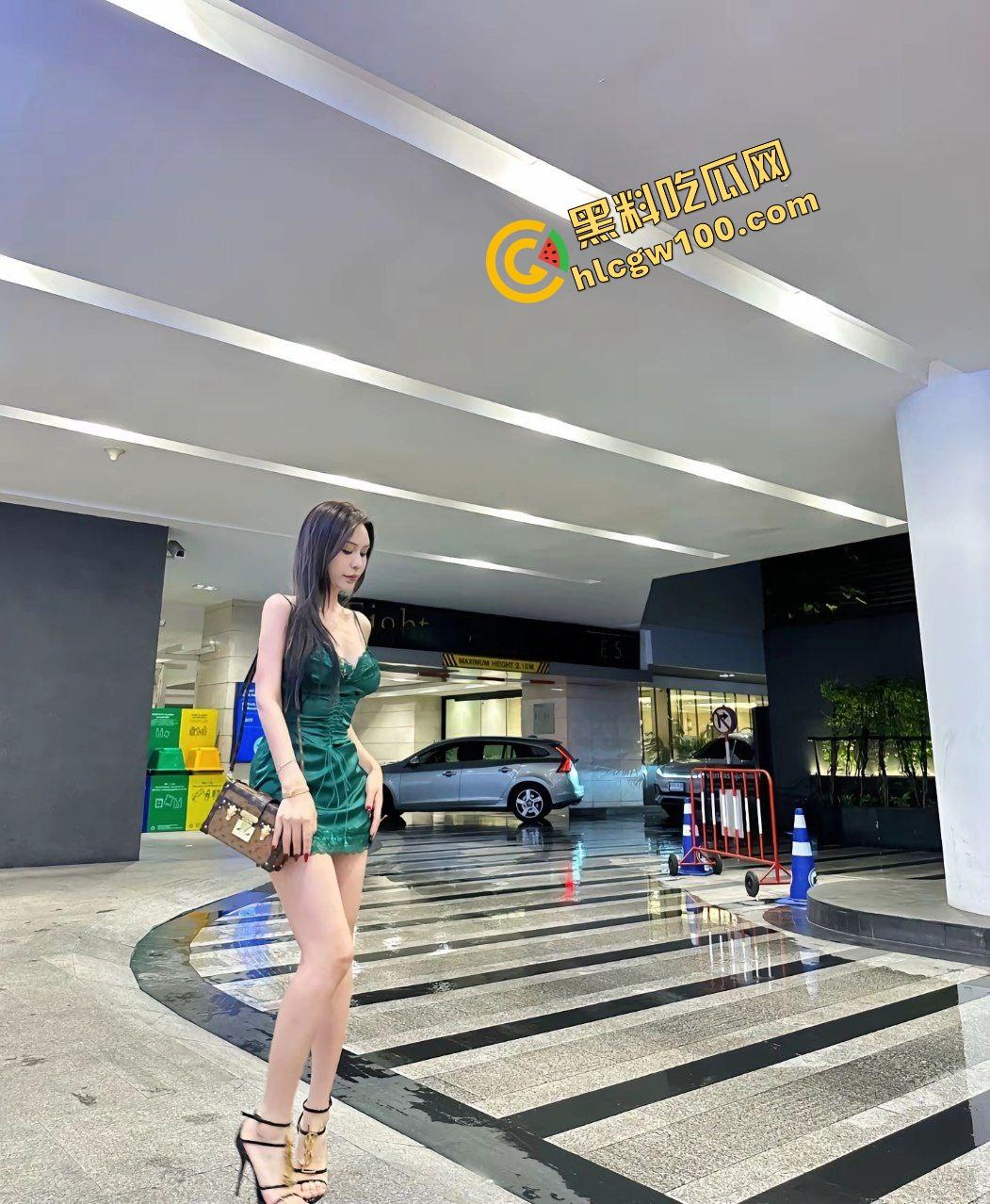 云南曲靖卖淫女骚鸡『冯婉玉』超模出身的顶级炮架 包臀裙深喉口交！爆插骚逼淫叫娇喘！独家原创流出！-4