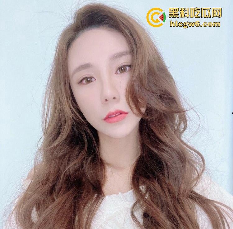 台湾钢管舞骚老师【李冰】收学费教舞还抢男友，钢管柔韧变成她骑鸡巴的资本！-25