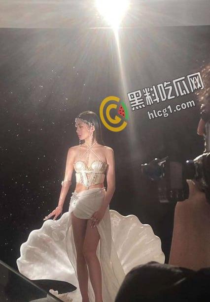 暑假的玩物！浙江外国语学院 大三学生 刘云 被富二代男友包养 开学就被甩 啪啪性爱泄密流出-3