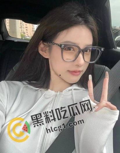 暑假的玩物！浙江外国语学院 大三学生 刘云 被富二代男友包养 开学就被甩 啪啪性爱泄密流出-4