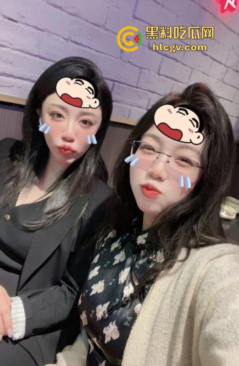 上海极品母女双飞共侍！5000搞定少儿主持人和舞蹈生女儿，母女同吃一根鸡巴，贵但绝对够骚！-9