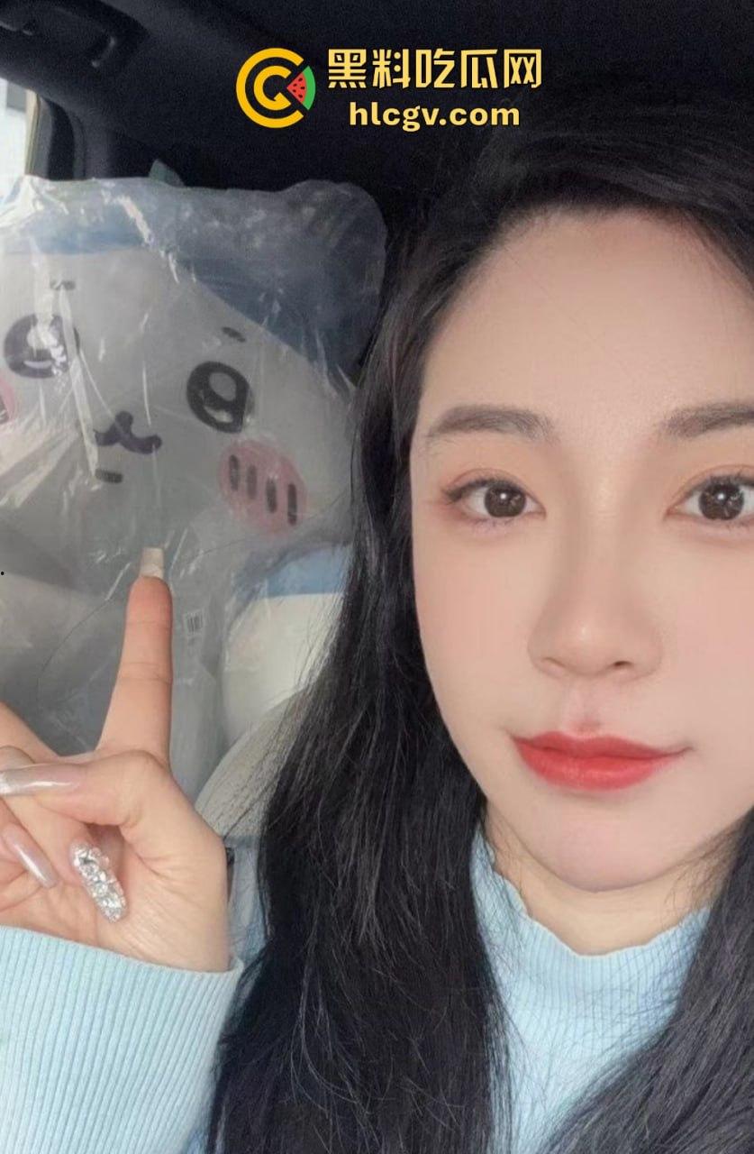 上海极品母女双飞共侍！5000搞定少儿主持人和舞蹈生女儿，母女同吃一根鸡巴，贵但绝对够骚！-17