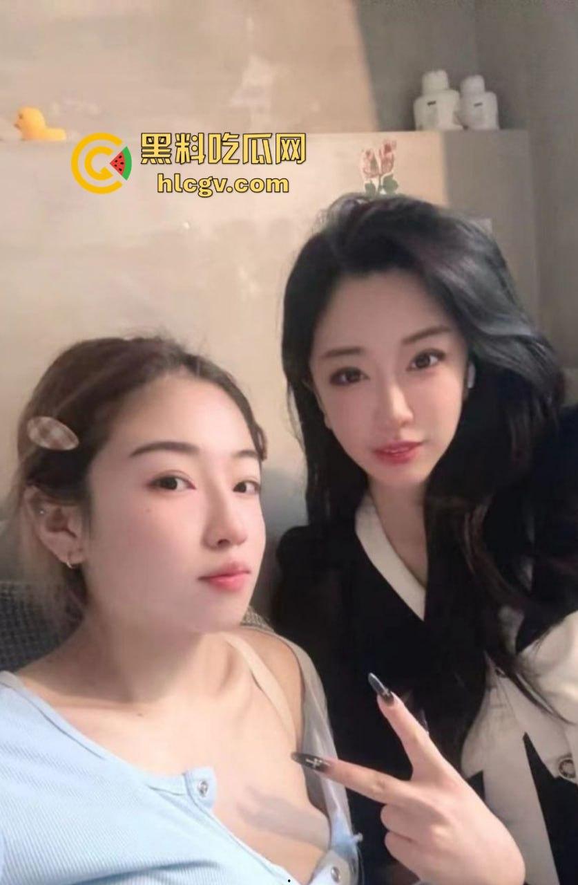 上海极品母女双飞共侍！5000搞定少儿主持人和舞蹈生女儿，母女同吃一根鸡巴，贵但绝对够骚！-22