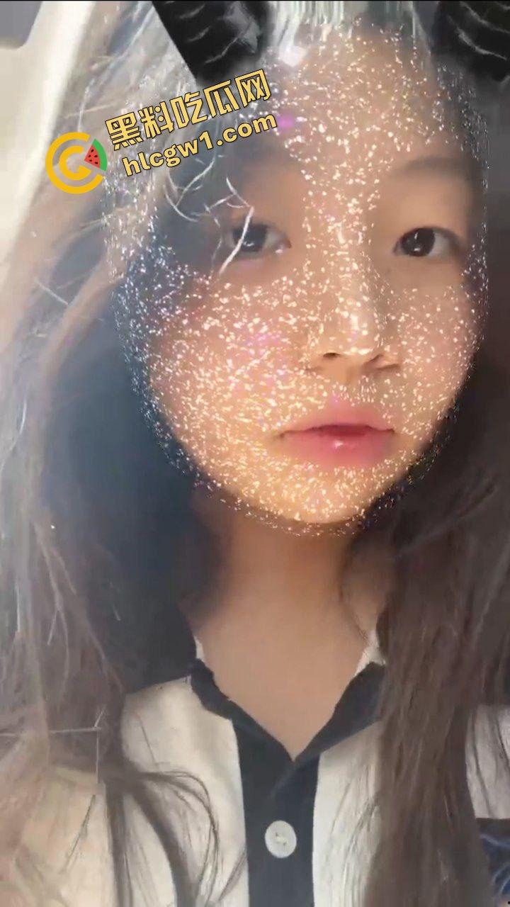 鹤壁职业技术学院反差女学生『程江苹』搁家发骚露奶自慰自拍 被闺蜜泄密而出！独家曝光！-2