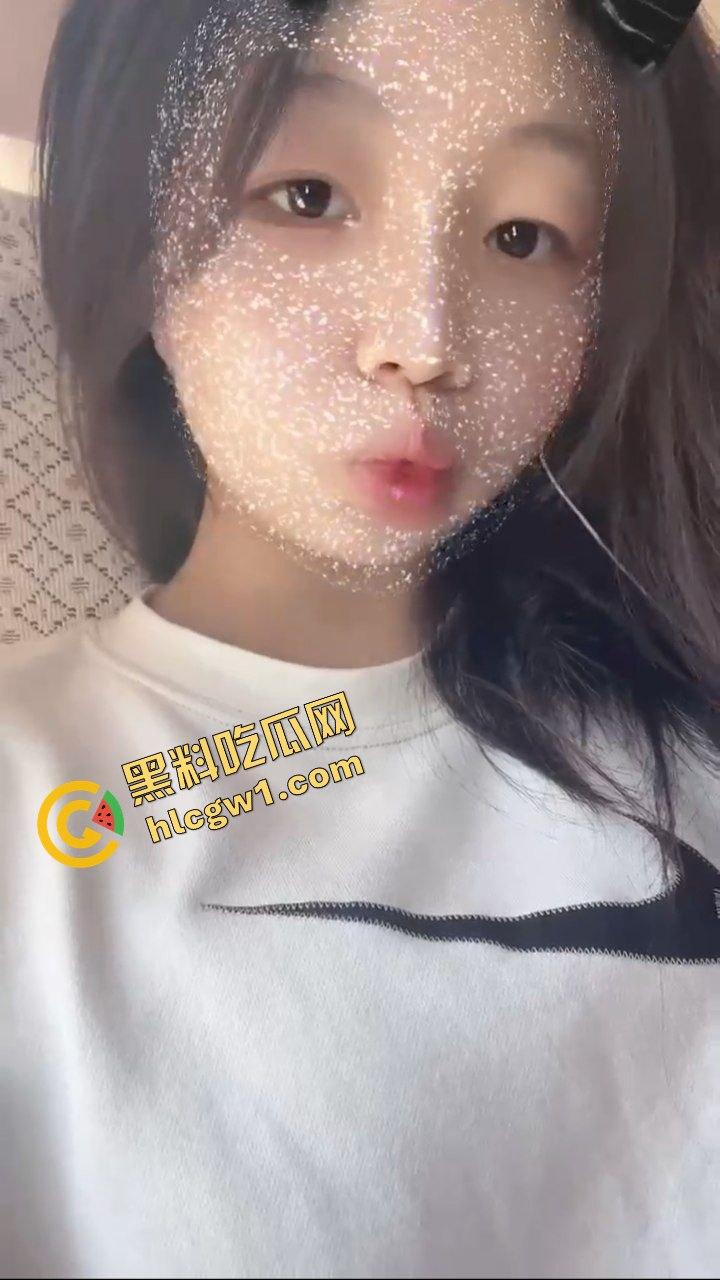 鹤壁职业技术学院反差女学生『程江苹』搁家发骚露奶自慰自拍 被闺蜜泄密而出！独家曝光！-3