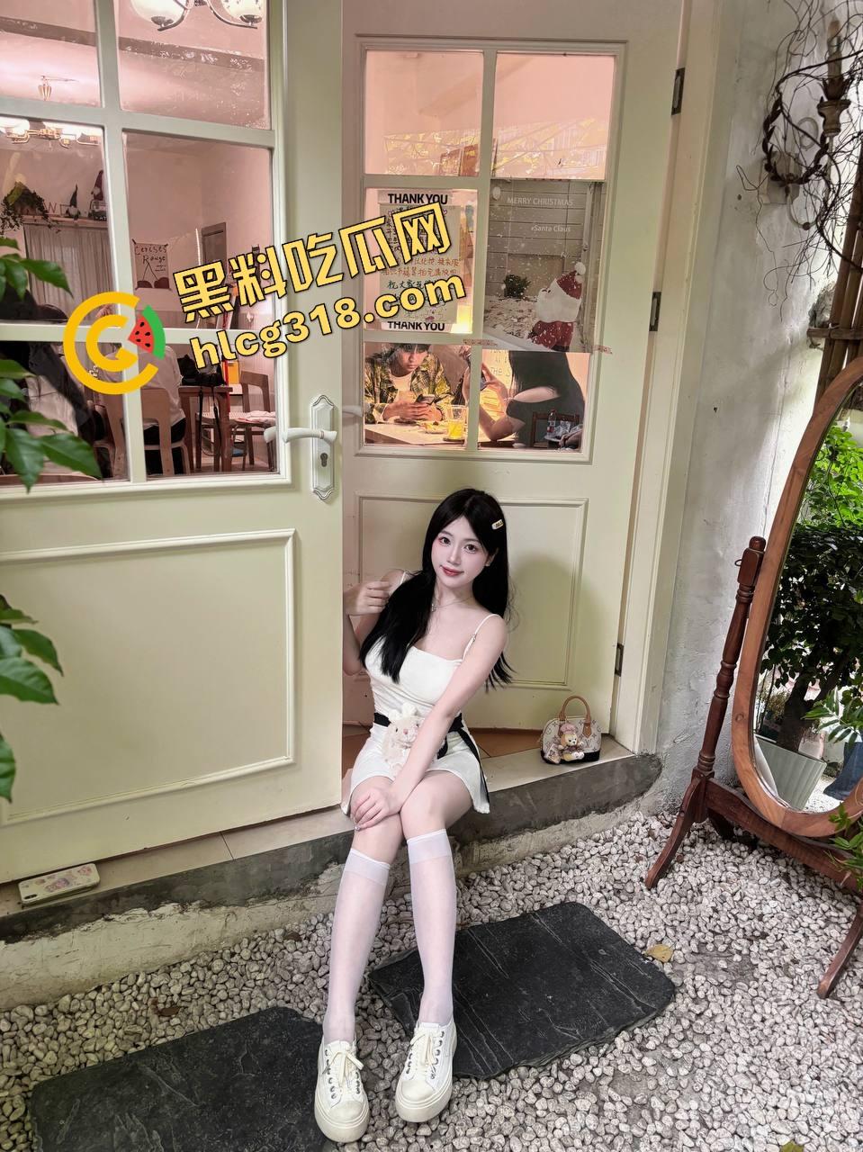 健身房现场约炮蜜桃臀骚货操起来太顶了，后入撞得啪啪响，女上骑乘甩得大腿发麻，不打一发说不过去！-5