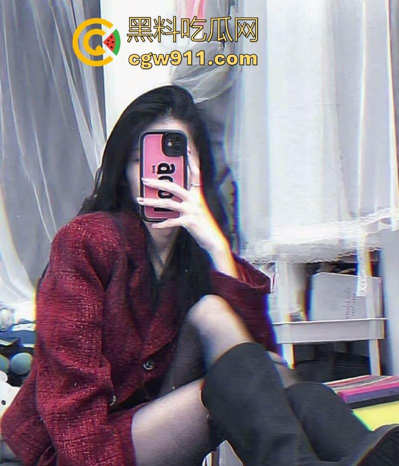 东北大学极品学妹【魏雪莹】被学长诱惑开房，性感身材露脸反差骑乘，淫乱画面视觉冲击拉满！-2