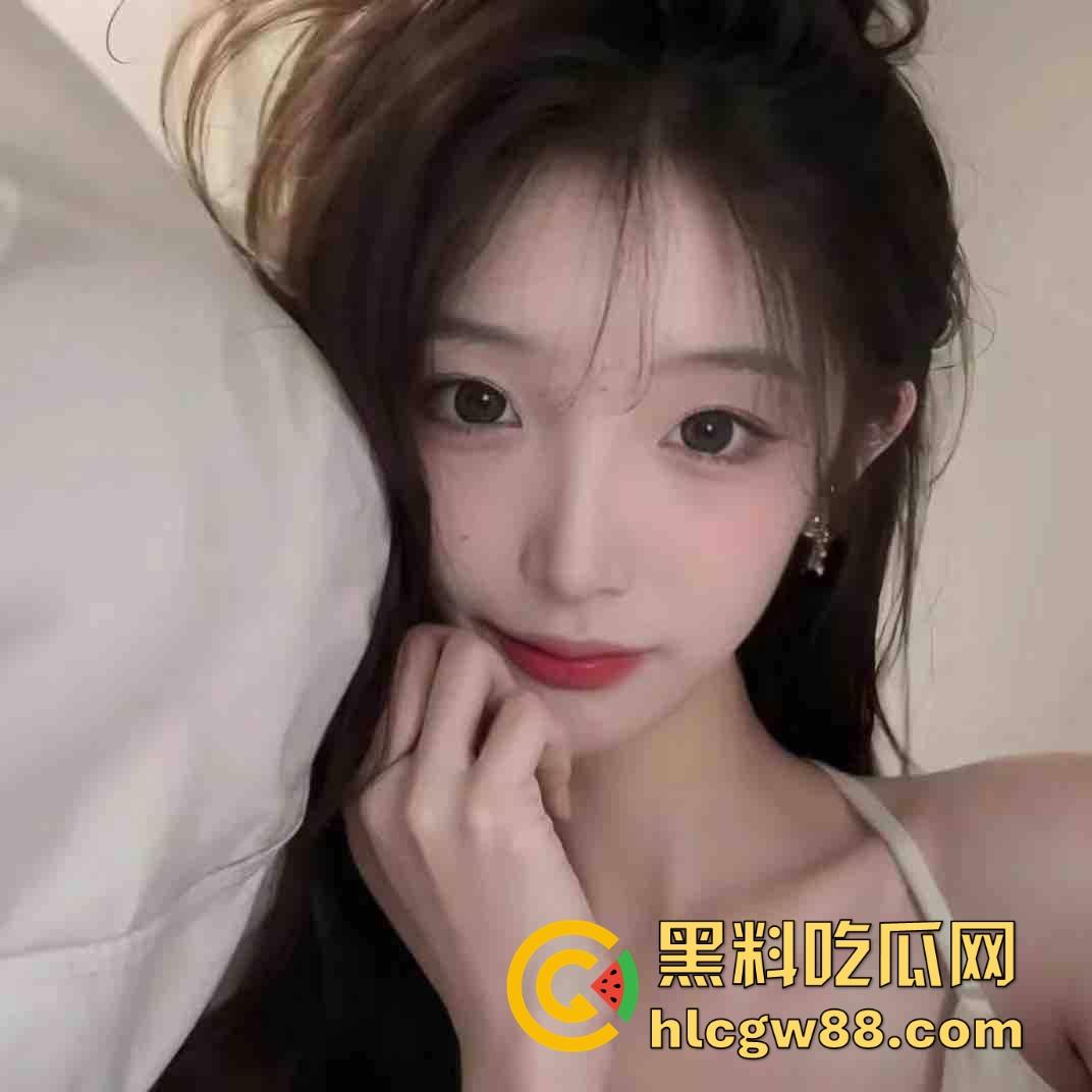 武汉小伙靠黄金手指拿下富婆姐姐,少妇被抠到表情爽得浪叫求饶一看就到点了，这才是真正的手艺人！-8