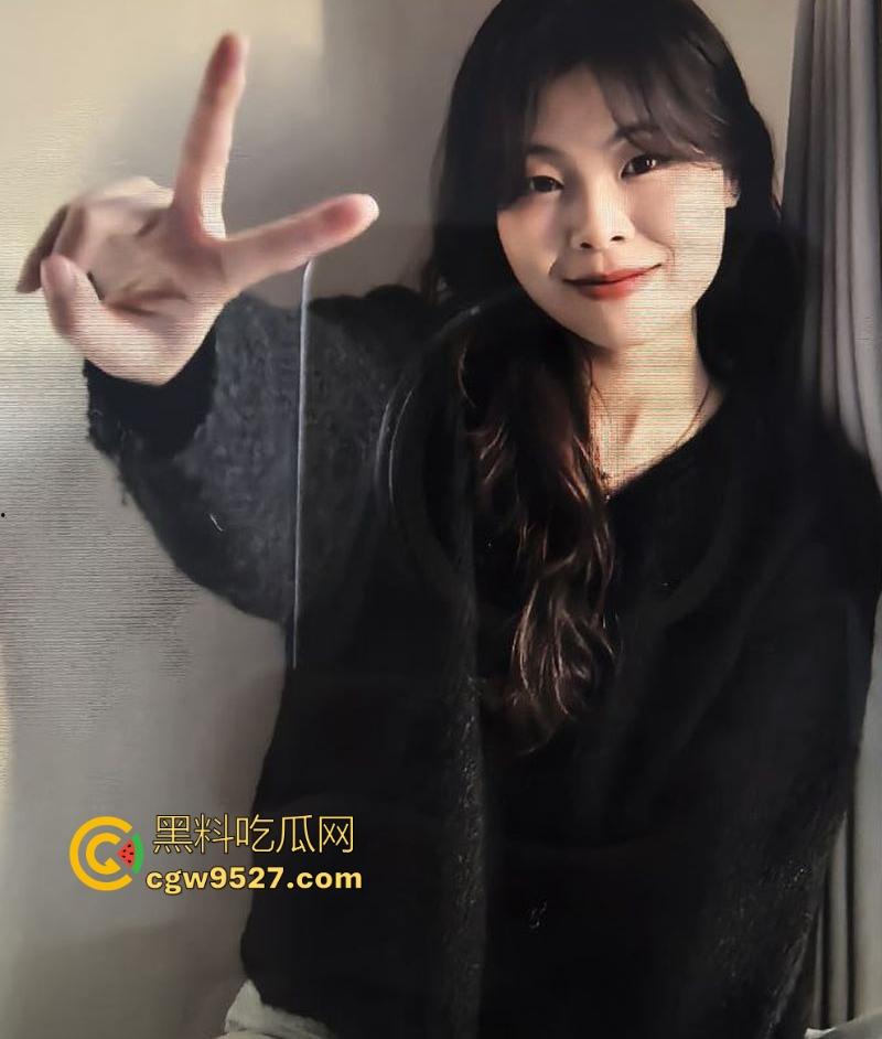 河南性感人妻少妇狂欢视频曝光，完美露脸性爱，口交后入多姿势，细腰扭动巨乳，火辣画面炸裂全网！-1